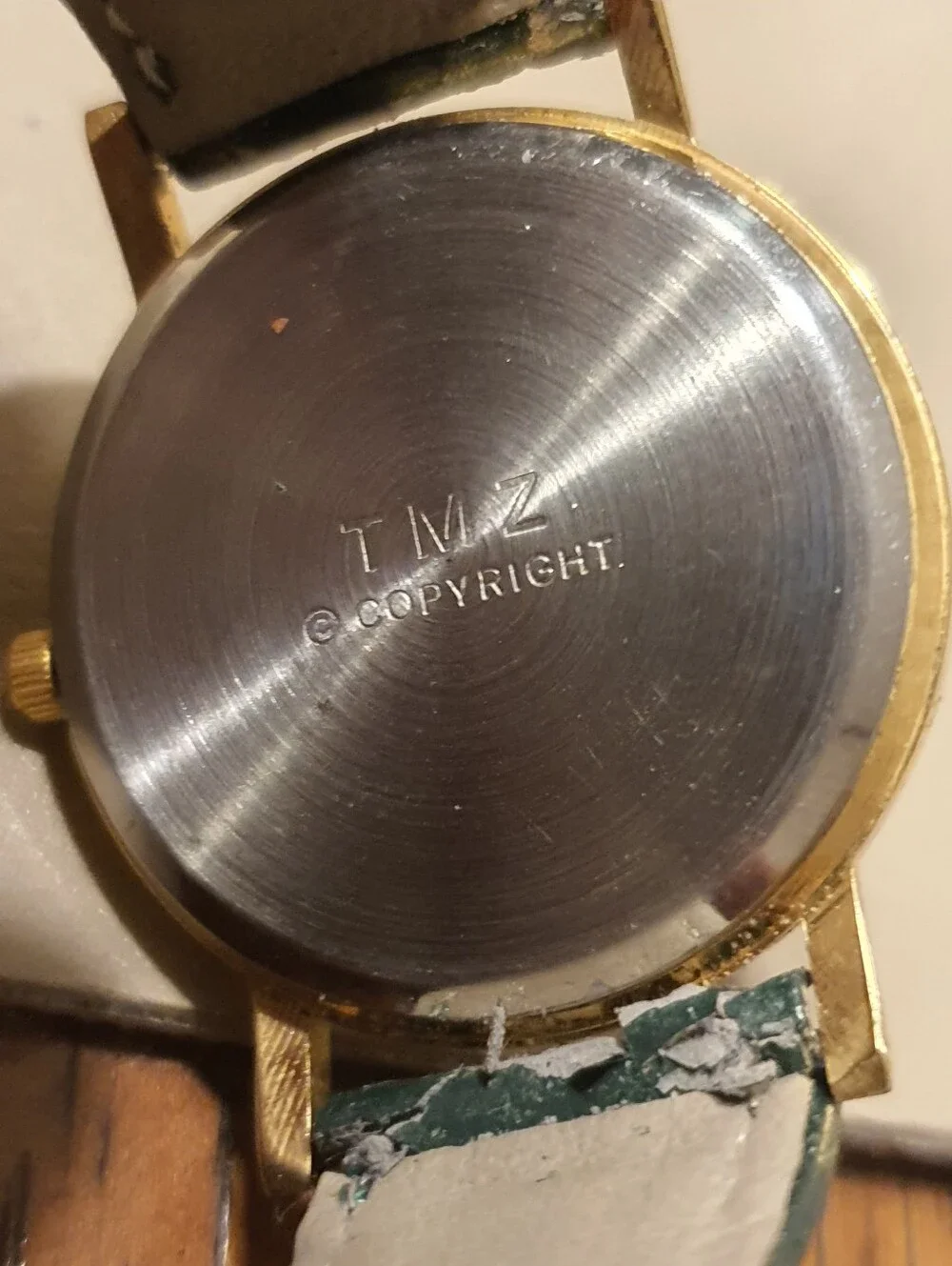 Vtg TMZ Quartz Goldtone/Green Leather Billards Men's Watch